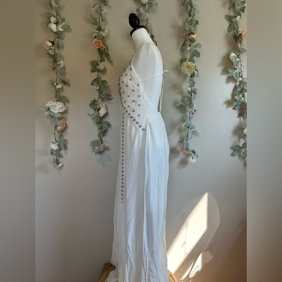 GIVENCHY Sleeveless Crystal Gown - Picture 15 of 17